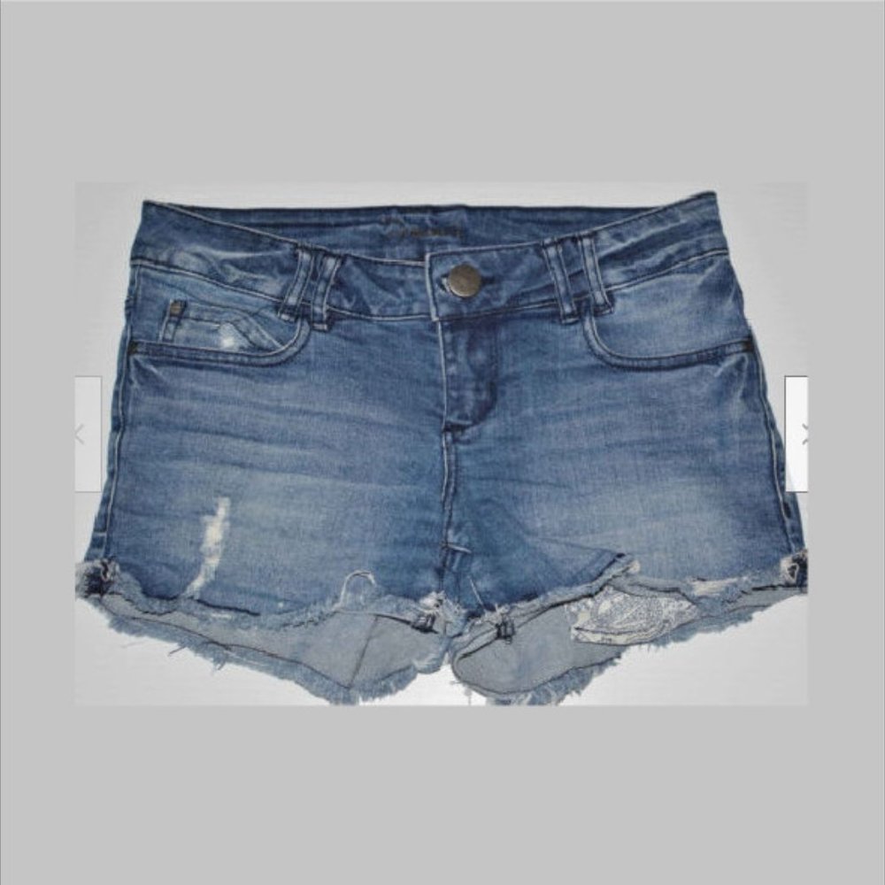 Frayed Hem Distressed Ripped Jean Shorts Women sz 25 by Dynamite Low Rise